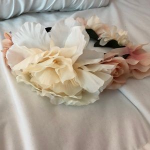 NWT URBAN OUTFITTERS floral headband